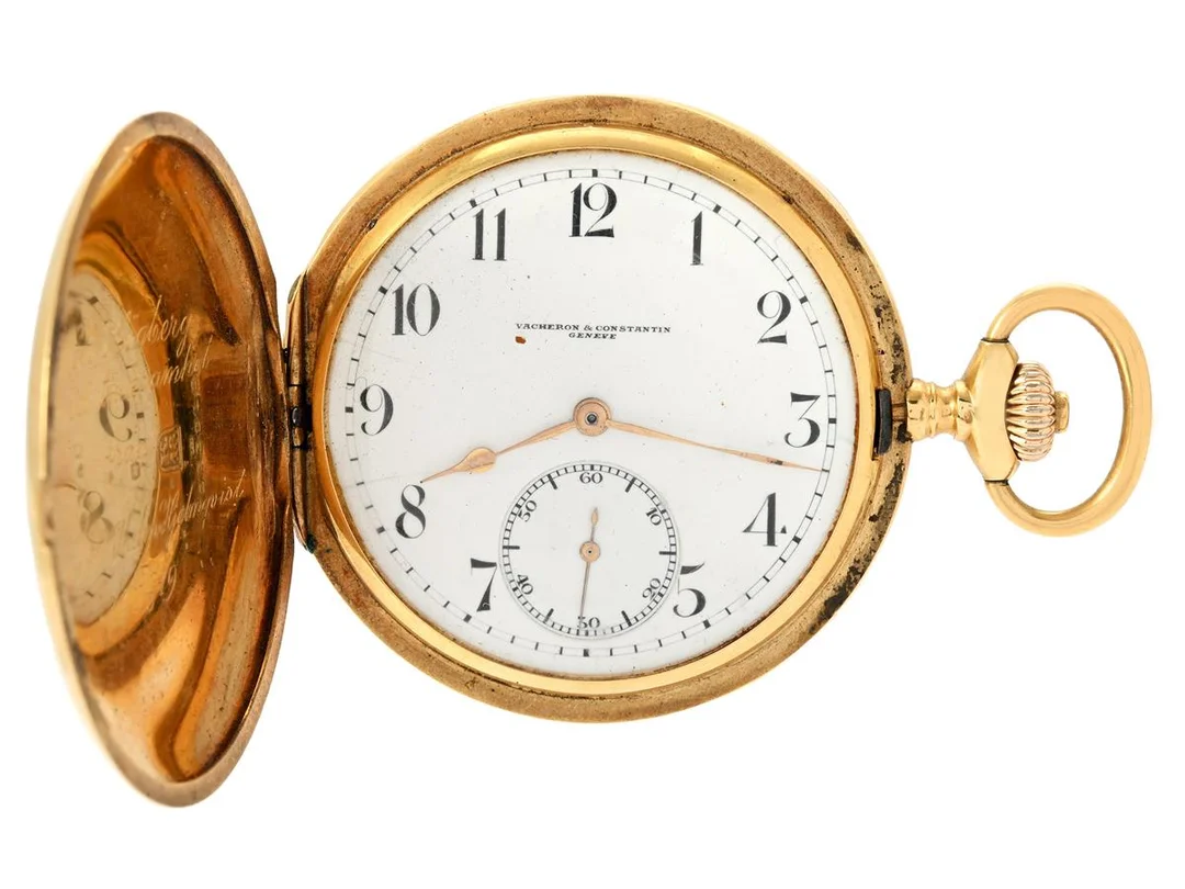VACHERON & CONSTANTIN, Genève, fickur, 50 mm, savonett, Serie nr. 378068, Boett nr. 233915, 18K guld, ankargång, skadad urtavla, gravyr, innerlock i 18K guld, bucklor, ca 1917. — Klockor/Vacheron Constantin — Kaplans