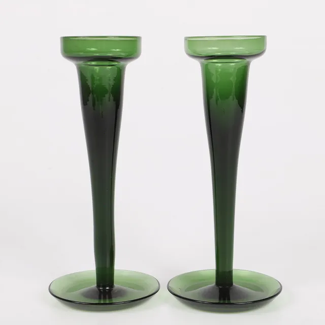 LJUSSTAKAR, grönt glas, 1900-tal.