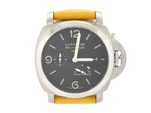 PANERAI, Luminor 1950, 3 Days Power Reserve GMT, Chronometer, Cal P.9002, Verk nr. 008017, Serie nr. O0866/2500, Ref nr. PAM00321, Boett nr. OP 6818 / SM 3019266, herrur, 44 mm, stål, automatisk, safirglas, datum, liten sekundvisare, två tidszoner, gångreservindikator, glasbaksida, läderband, gummiband, originalspänne, cert, april 2013, box, ytterkartong.