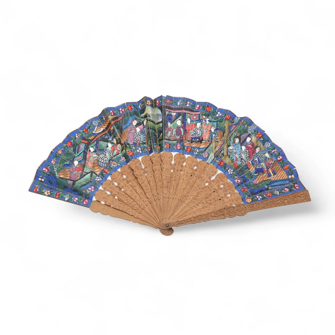 Chinese "thousand faces” fan with leaves in painted paper and sticks in carved wood, early decades of the 20th Century. — Miscellaneous — Balclis