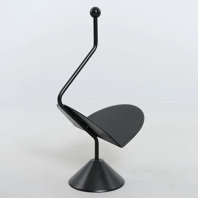 ACHILLE CASTIGLIONI. Tidskriftsställ, läder och metall, Zanotta.
