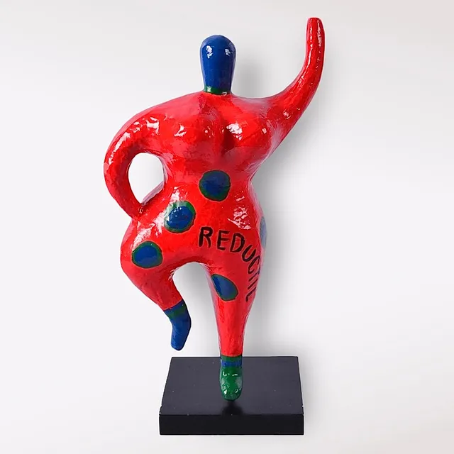 SKULPTUR, papier mache, i Niki de Saint Phalles stil.