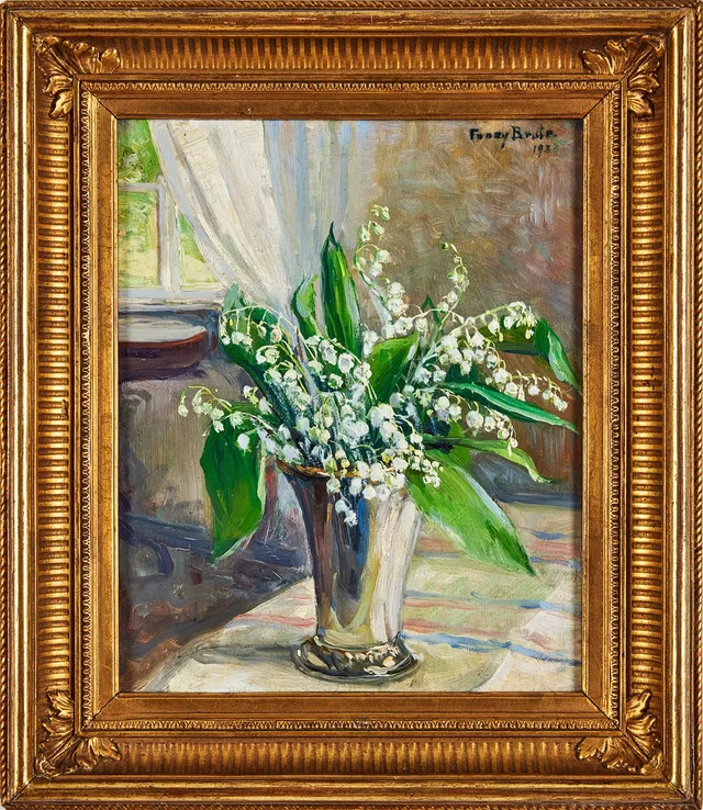 FANNY BRATE. Liljekonvaljer i silverbägare, olja på pannå, 27 x 22 cm.