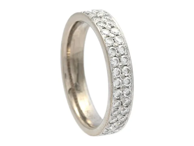 SCHALINS, ring, 18K vitguld, 38 briljantslipade diamanter ca 0,70 ctv, ca TW/VS, stl 16,5 mm, vikt 5,4 g.