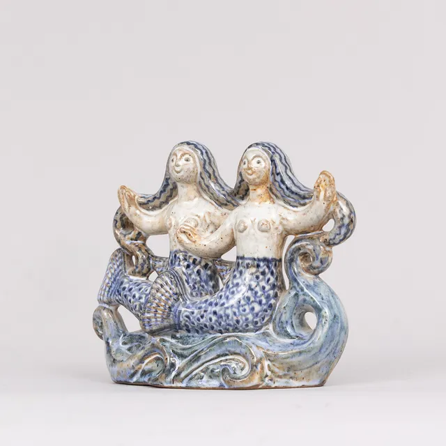 GERTRUD KUDIELKA (1896-1984). Figurin, glaserat stengods, sjöjungfruar, signerad.