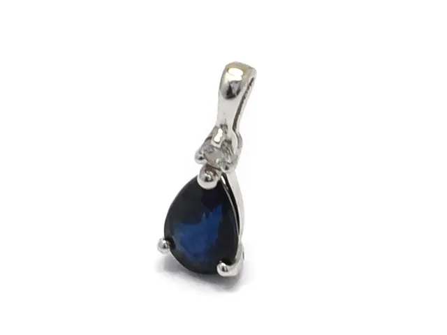 HÄNGE, platina, droppslipad blå safir, briljant, vikt 0,4 g.