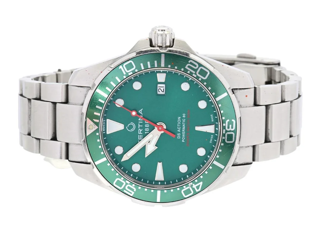 CERTINA, DS Action Diver (300m), Powermatic 80, Cal ETA C07111, Serie nr. FQ7G4JZCA, Ref nr. C032.407.11.091.00, Boett nr. C032407A, herrur, 43 mm, stål, automatisk, safirglas, datum, originallänk, viklås, Ref nr. C032407 A, cert, juli 2019, box, ytterkartong. — Klockor/Certina — Kaplans