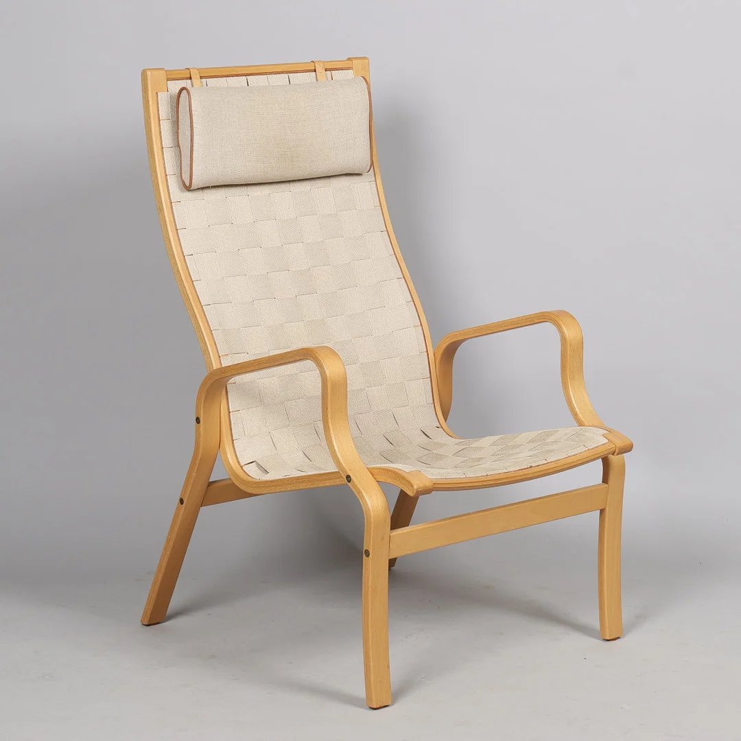 FINN ØSTERGAARD. Lænestol "Albert", bøg, saddeljorde, designet 1978. Danmark. — Armchairs & Chairs — Palsgaard Kunstauktioner