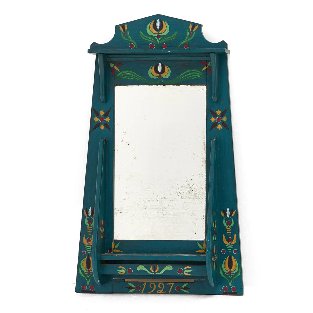 SPEGEL, allmoge, daterad 1927, bemålad. — Mirrors — Crafoord Auktioner Stockholm