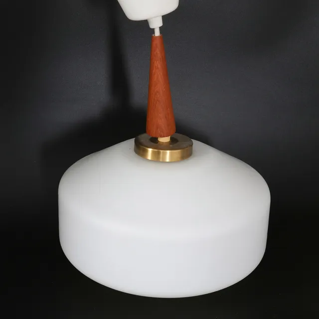 TAKLAMPA, teak/opalglas, 1900-talets andra hälft.