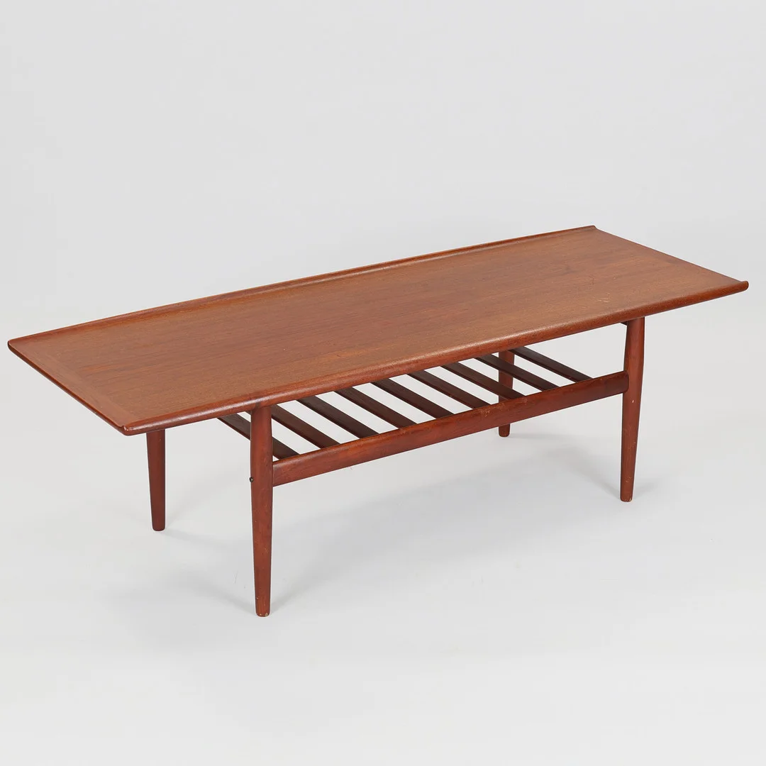 GRETE JALK (1920–2006). Sofabord af teak, Glostrup Møbler, Danmark, 1960'erne. — Coffee Tables — Palsgaard Kunstauktioner