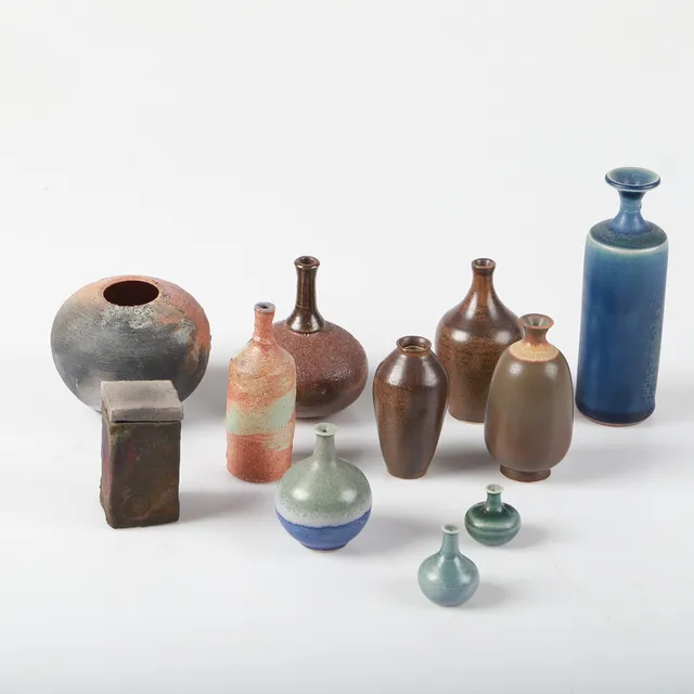 MINIATYRVASER, 11 stycken, stengods, bl. a. Rolf Palm och John Andersson, Mölle och Höganäs.