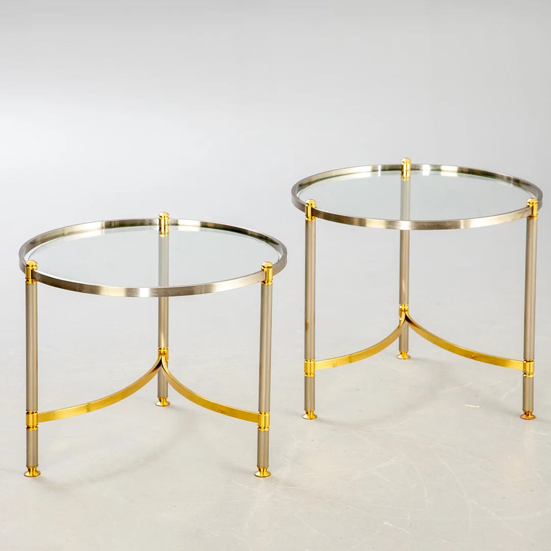 2 Beistelltische, Stahl, Messing und Glas, 1980er Jahre (2). — Coffee Tables — Stockholms Auktionsverk Hamburg