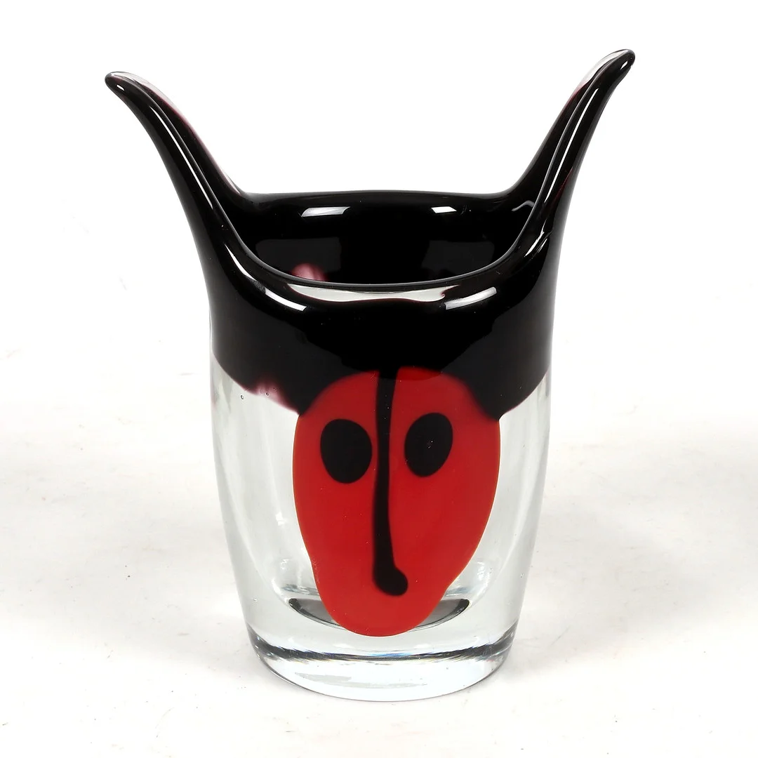ERIK HÖGLUND. Vas, glas, Bohem Tjeckoslovakien, signerad och daterad -92. — Art glass — Stadsauktion Sundsvall