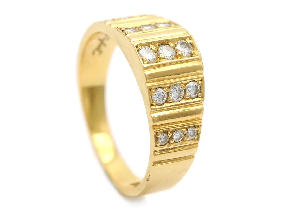 ENGELBERT, ring, 18K guld, 15 briljantslipade diamanter 0,27 ctv, ca TW/VS, Stockholm 1985, stl 15,75 mm+, vikt 3,9 g. — Smycken/Ring — Kaplans