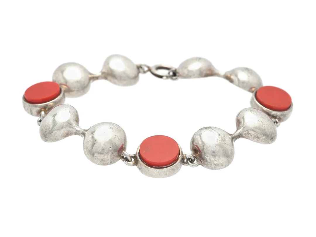 ARMBAND, silver, korall, längd 18 cm, vikt 21,2 g. — Smycken/Armband — Kaplans