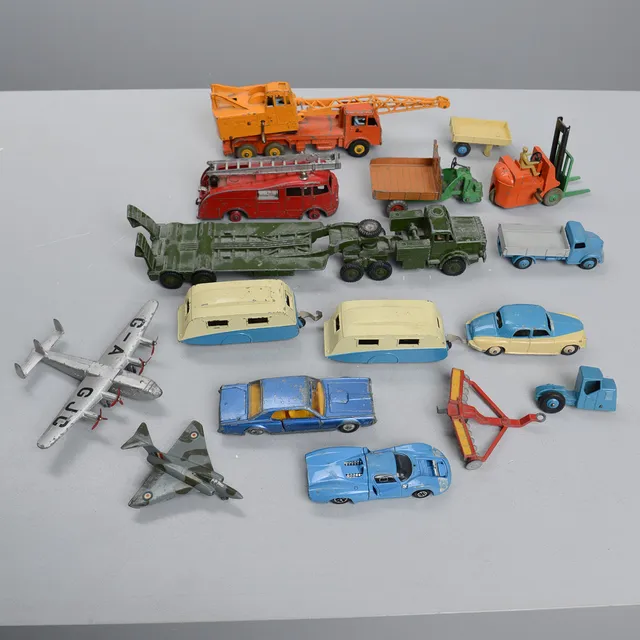 DINKY TOYS. Leksaker, 17 st, metall, England.