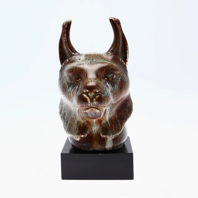 GUNNAR NYLUND. Figurin, lodjur, signerad, Rörstrand.