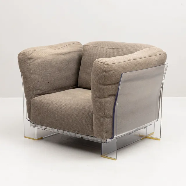 PIERO LISSONI & CARLO TAMBORINI. Fåtölj, Kartell, Italien, akrylplast med lösa sittplymåer, formgiven 2008.