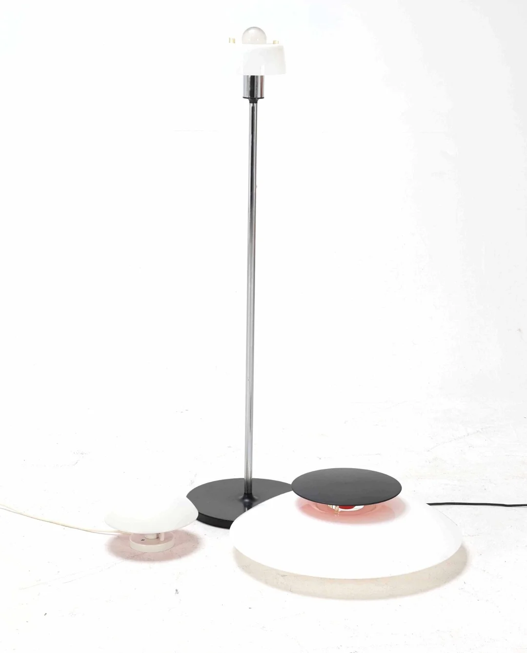 Poul Henningsen. PH 80 floor lamp and 'PH hat' (2) — Lamps and lighting/Floor lights — Lauritz