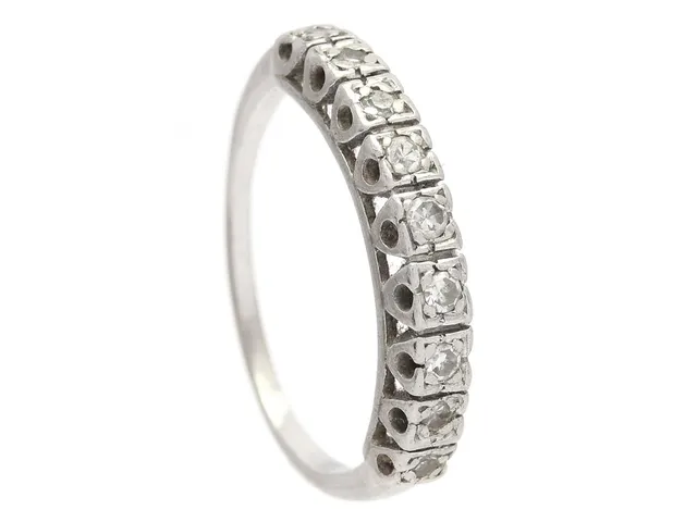 RING, platina, 9 åttkantslipade diamanter ca 0,15 ctv, stl 17,25 mm, vikt 3,3 g.