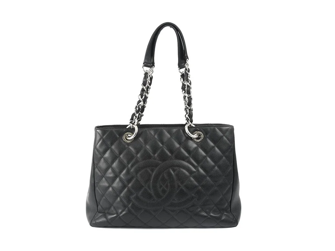 VÄSKA, CHANEL, Grand Shopping Tote, svart kaviar läder, silverfärgade beslag, 35x24x13 cm, hologrammärkt 14092455, år 2011. — Accessoarer/Väskor — Kaplans