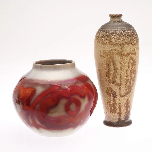 EDGAR BÖCKMAN. VASER, 2 st, stengods, flintgods, Höganäs, signerade.