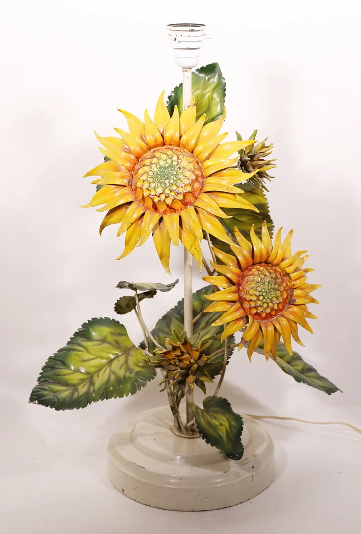LÁMPARA DE SOBREMESA "GIRASOLES". HIERRO PATONADO. FRANCIA, AÑOS 60. — Table Lamps — Barcelona Auctions
