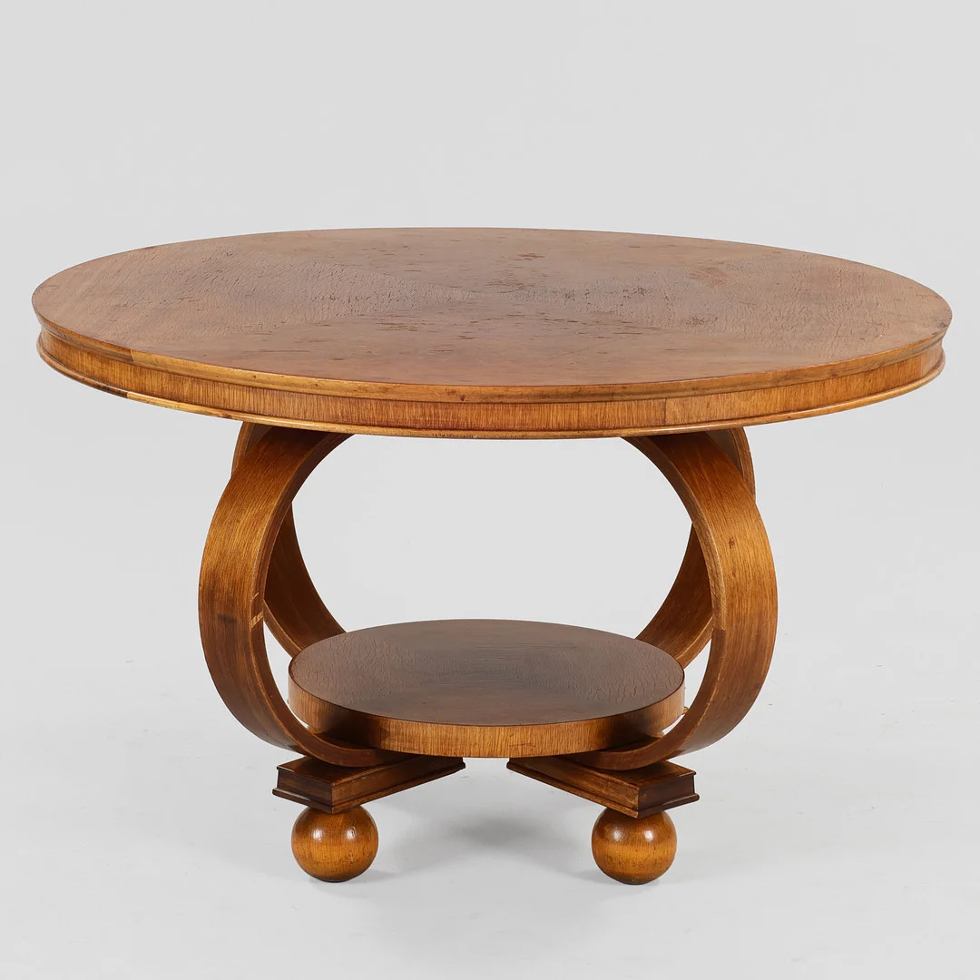 Cirkulært sofabord fineret med valnød, Art Deco, antageligt Finland, ca. 1930'erne. — Coffee Tables — Palsgaard Kunstauktioner