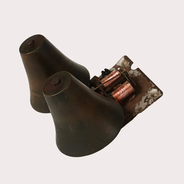 RINGKLOCKOR FÖR SIGNAL UTOMHUS. Metall, omkring 1900-talets mitt.