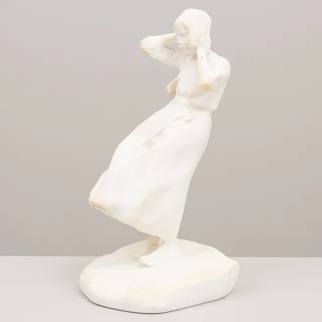 RUTH MILLES. Skulptur, gips, "Flicka i blåst", signerad.