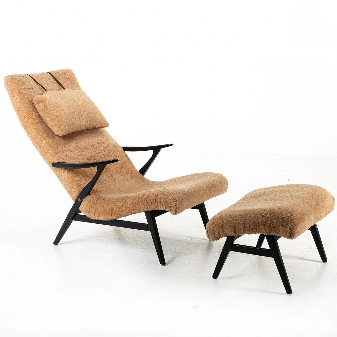 FÅTÖLJ, med fotpall, "Siesta", JIO-möbler, 1960-tal. — Armchairs & Chairs — Handelslagret Auktionsservice