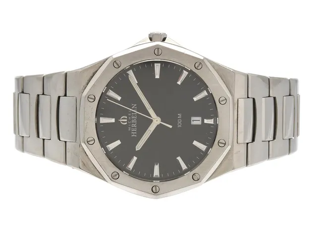 Michel Herbelin, Odyssée, stål, 40mm, quartz (batteribyte behövs), safirglas, datum, vattentålig 100m, ref. 12231, stållänk med fjärilslås, i box.