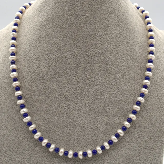 GRÖSSENVERSTELLBARE PERLENCOLLIER, EINREIHIG, LAPISLAZULI, STERLINGSILBER, CA. 47,5 CM.