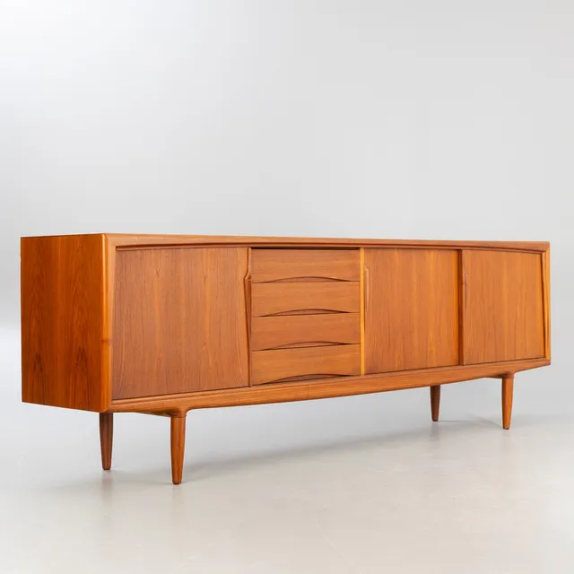 GUNNI OMANN. ZUGESCHRIEBEN. Axel Christensen, Odder, ACO Møbler, Sideboard. Dänemark, 1960er Jahre.