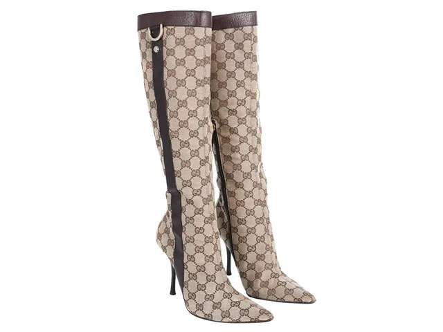 GUCCI, STÖVLAR, GG Monogram Boots, brunt tyg, läder, guldfärgade beslag, klack 10 cm, stl 36½ C, dustbag, originalkartong, slitage på sulan. Good Condition.