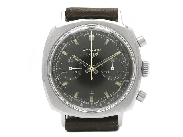 HEUER, Camaro, "Tachymeter", Cal Valjoux 92, Boett nr. 121161, kronograf, herrur, 37 x 37 mm, stål, manuell, plexiglas, skadad urtavla (6/10), boetten signerad Heuer-Leonidas S.A., läderband, ca 1970.