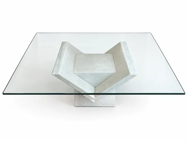 Mesa de centro en mármol y vidrio, probablemente de Ojinaga, hacia 1975.