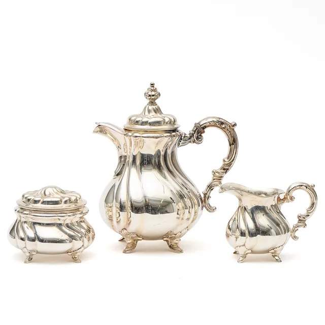KAFFESERVIS, 3 delar, silver, Tyskland, rokokostil, 1900-tal. Med svenska importstämplar.