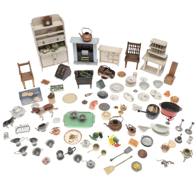 QTY OF DOLLS HOUSE FURNITURE & ACCESSORIES - KITCHEN ITEMS.