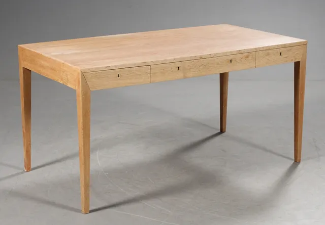 Severin Hansen Jr. Free-standing desk of oak.