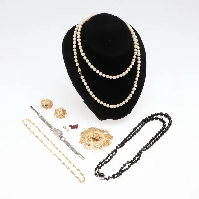 A CULTURED PEARL NECKLACE WITH 9CT GOLD CLASP , JET BEADS ETC.