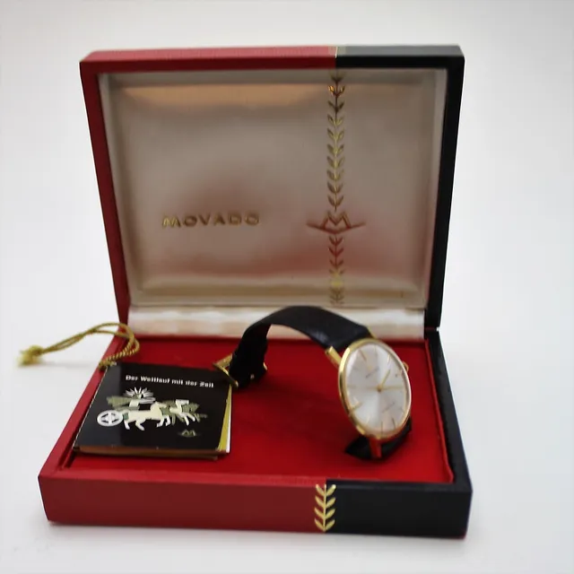 HERRARMBANDSUR, Movado, Kingmatic, 18K i boett med box.