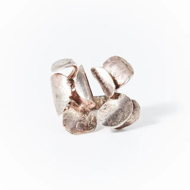 ERIC SCOTT ROBBERT, ring, sterlingsilver, Trosa, i form av stiliserad blomma.