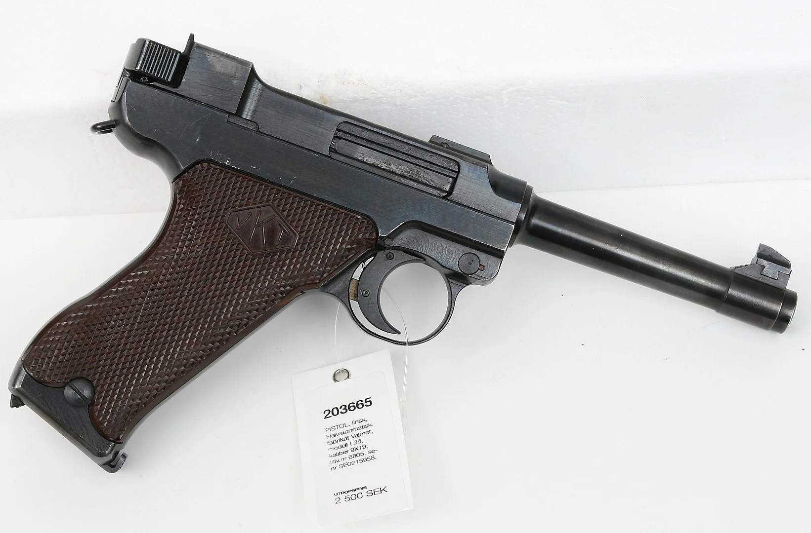(360) PISTOL, finsk, Halvautomatisk, fabrikat Valmet, modell L35, kaliber 9X19, tillv.nr 6805, se-nr SE0215958. — Pistols — Mauritz Widforss