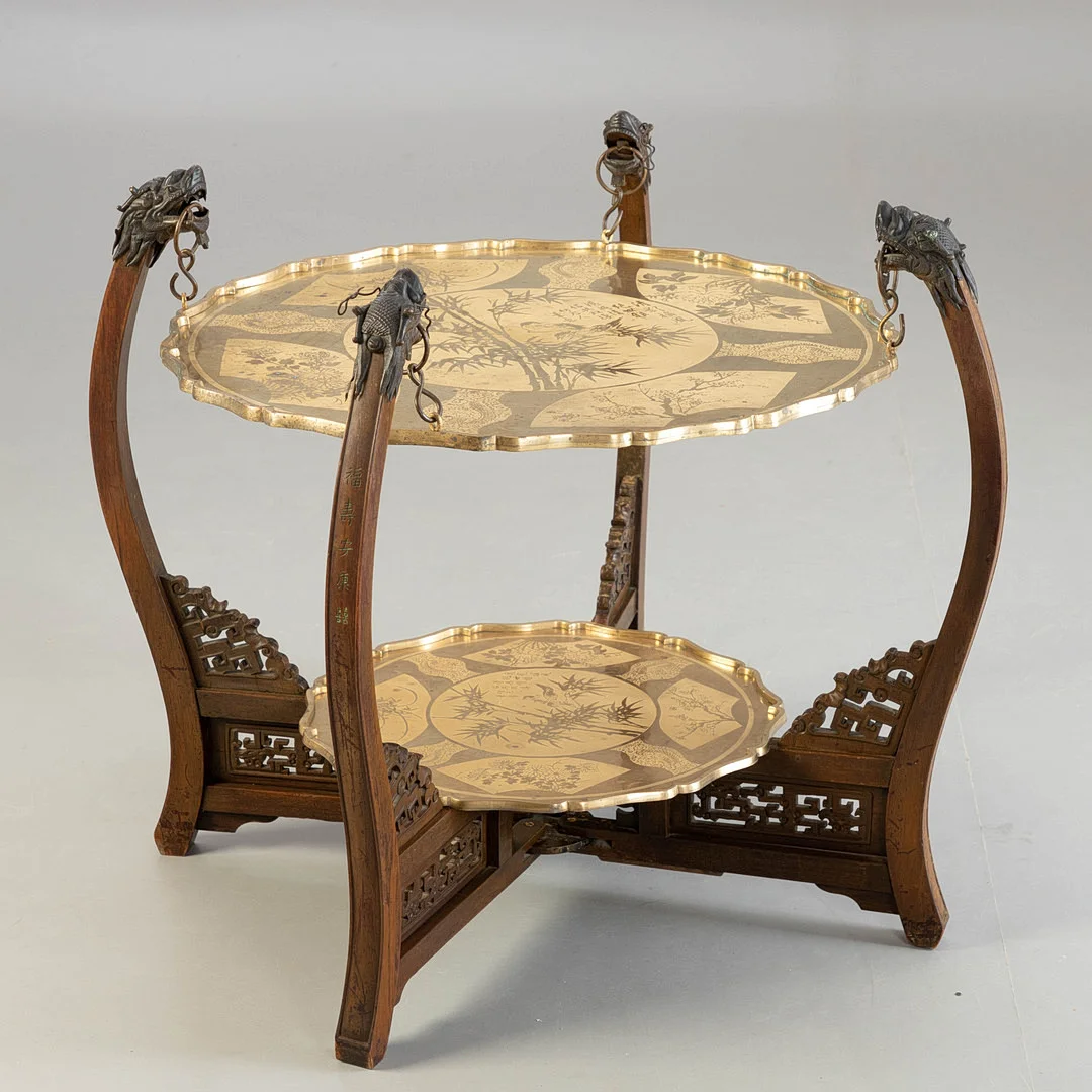 Chinesischer Beistelltisch, um 1900. — Asiatica — Stockholms Auktionsverk Hamburg