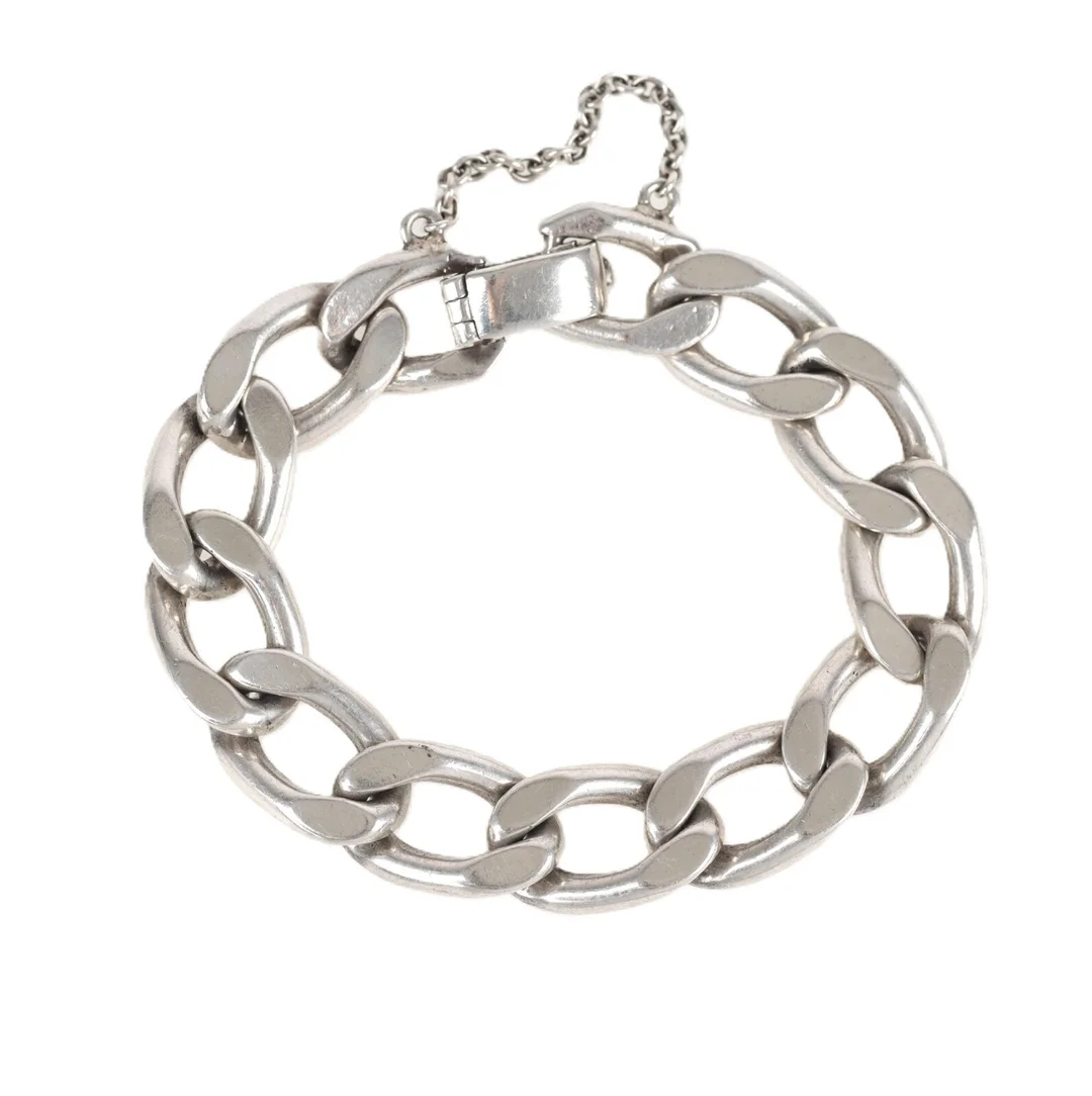 A curb link bracelet of sterling silver. — Jewellery/Bracelets — Lauritz