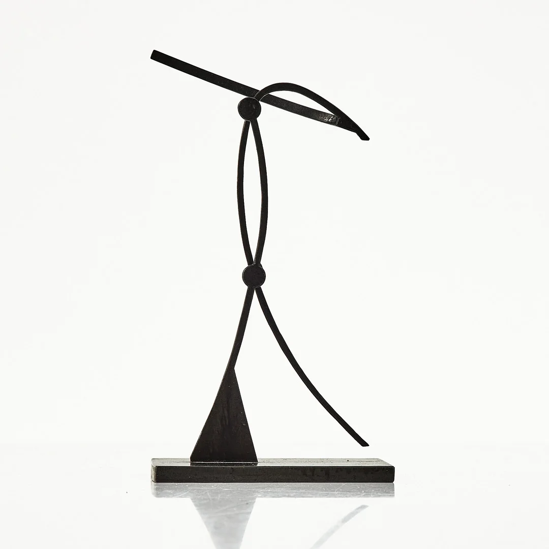 LENNY CLARHÄLL (född 1938). Geometrisk komposition på sockel. — Sculptures & Bronzes — Stockholms Auktionsverk Magasin 5