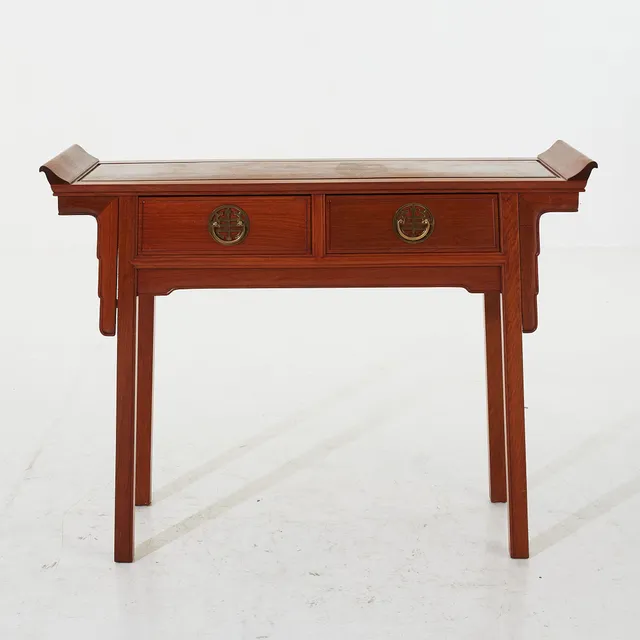 SIDEBOARD, 1900-talets andra hälft, Kina, draghandtag i mässing, etikettererad Nessims, Stockholm.