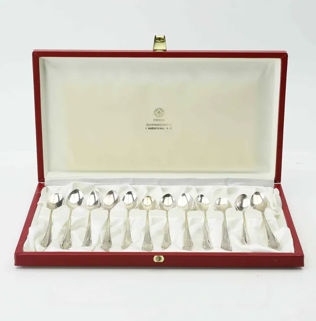 KAFFESKEDAR, 12 st, silver, modell Haga, JL Hultman, Stockholm, 1957.